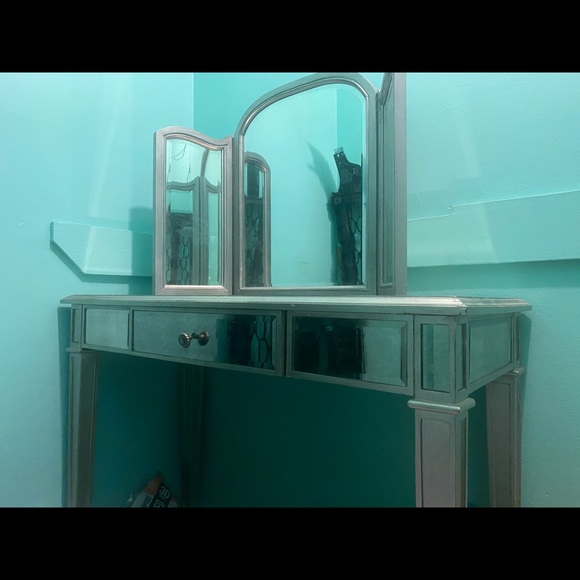 Pier 1 Imports Mirror Top Makeup Vanity - Picture 4 of 4